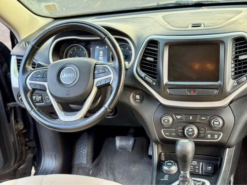 Used 2015 Jeep Cherokee Latitude w/ Comfort/Convenience Group image 8