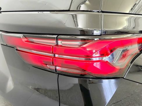 Used 2023 Chevrolet Traverse LT w/ LPO, Floor Liner Package AWD/4WD image 33