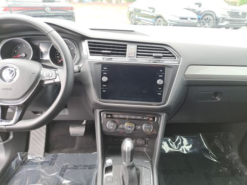 Used 2018 Volkswagen Tiguan SE FWD image 20