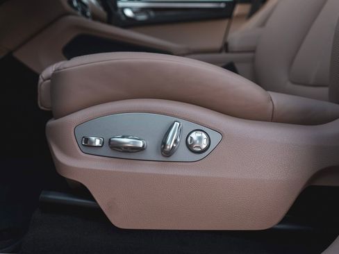 New 2026 Porsche Macan AWD/4WD image 28