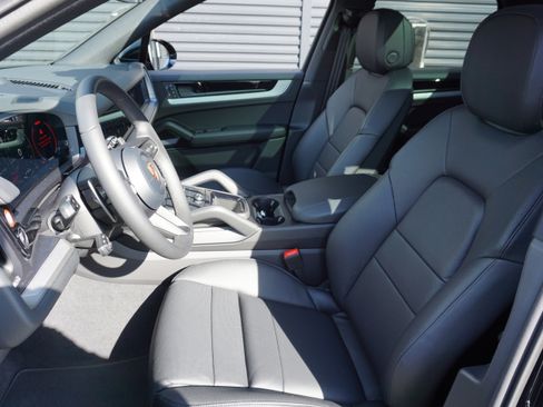 New 2026 Porsche Cayenne AWD/4WD image 5