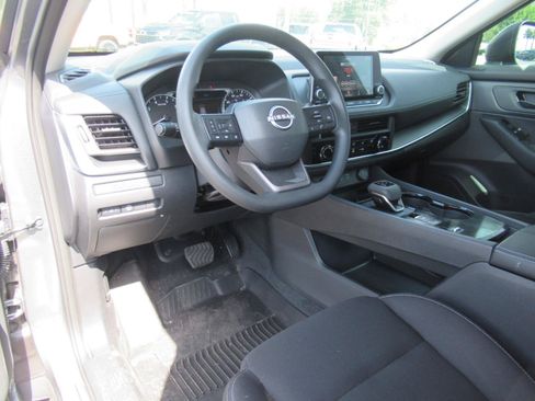 Used 2026 Nissan Rogue S FWD image 17