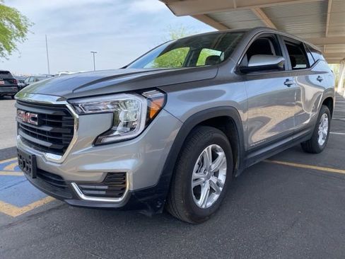Used 2024 GMC Terrain SLE image 1