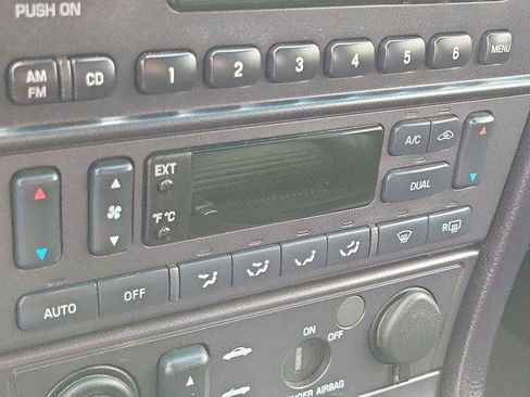 Used 2003 Ford Thunderbird Deluxe image 21