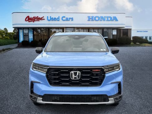 Used 2025 Honda Pilot TrailSport image 8