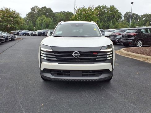 New 2025 Nissan Kicks SR image 2