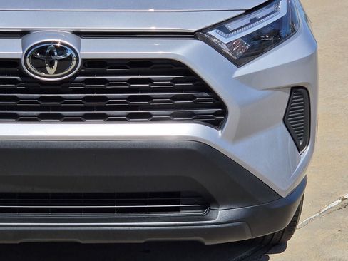 Used 2025 Toyota RAV4 XLE FWD image 4