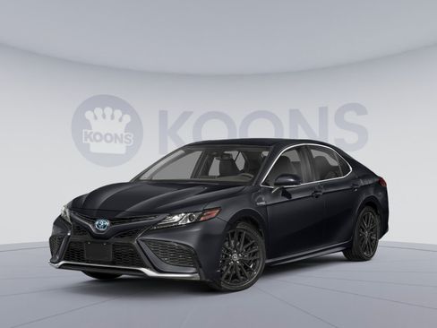 Used 2021 Toyota Camry XSE w/ Navigation Upgrade Package FWD image 1
