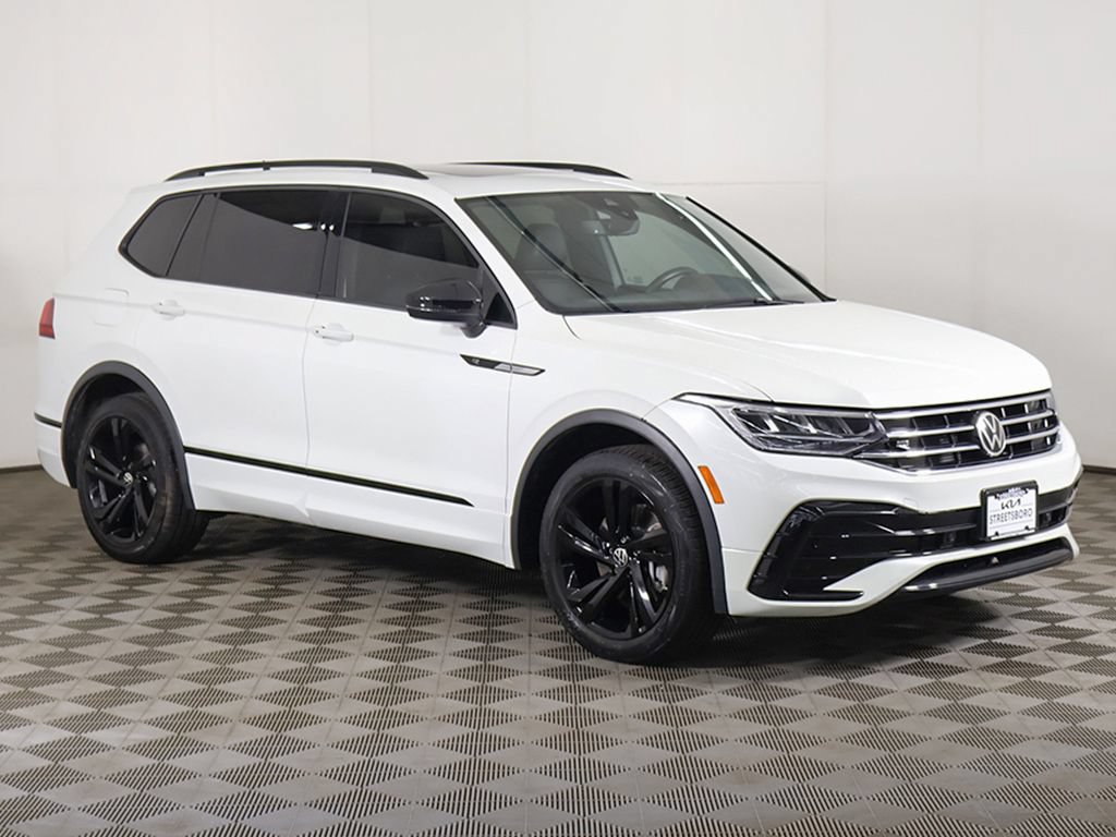 Used 2023 Volkswagen Tiguan SE R-Line FWD image 2