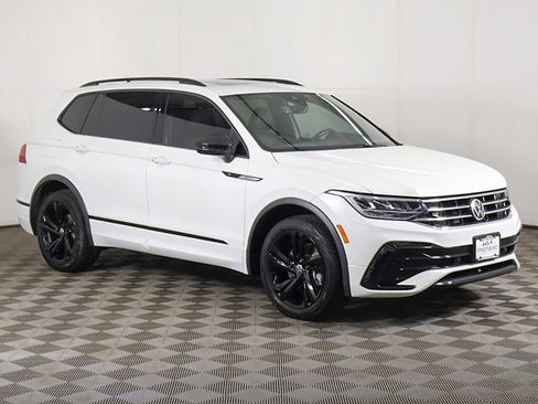 Used 2023 Volkswagen Tiguan SE R-Line FWD image 2