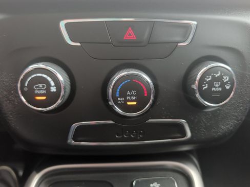 Used 2018 Jeep Compass Latitude AWD/4WD image 15