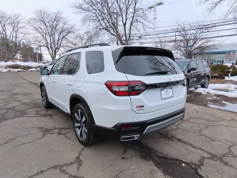 Certified 2023 Honda Pilot Touring image 4