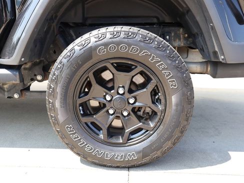 Used 2021 Jeep Gladiator Sport AWD/4WD image 36
