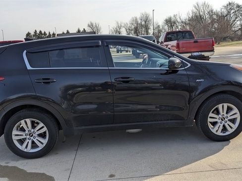 Used 2018 Kia Sportage LX image 2
