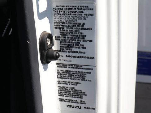 Used 2024 Isuzu NPR RWD image 41