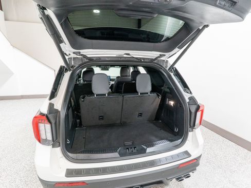 Used 2025 Ford Explorer ST AWD/4WD image 34