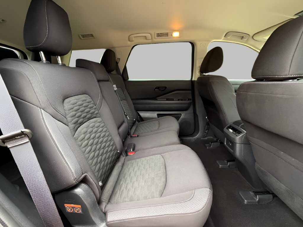 Used 2024 Nissan Pathfinder SV FWD image 8