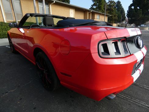 Used 2013 Ford Mustang Convertible image 12
