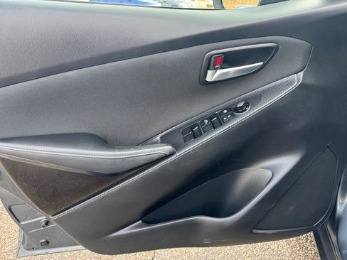 Used 2018 Toyota Yaris iA image 21