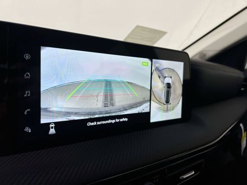 New 2025 Nissan Kicks SR image 8