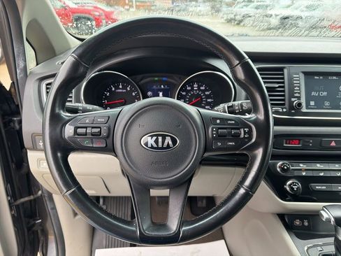Used 2018 Kia Sedona LX w/ LX Essentials Premium Package image 12