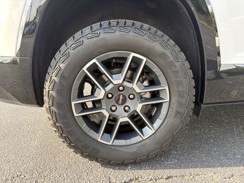 Used 2026 GMC Terrain AT4 w/ Technology Package II AWD/4WD image 17