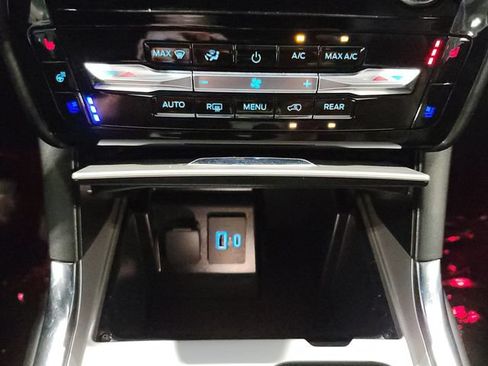 Used 2022 Ford Explorer Platinum w/ Equipment Group 601A AWD/4WD image 33