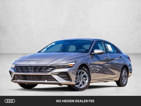 Used 2024 Hyundai Elantra SEL FWD image 1