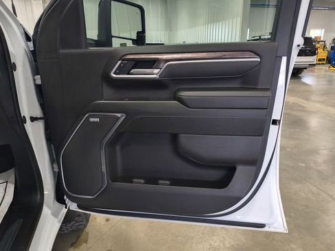 Used 2025 Chevrolet Silverado 3500 LTZ w/ LTZ Plus Package AWD/4WD image 29