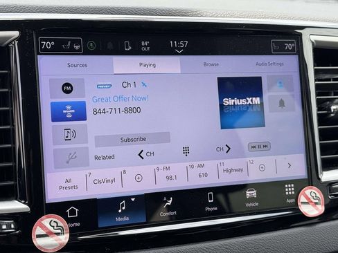 Used 2024 Chrysler Pacifica Touring-L FWD image 4