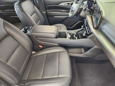 Certified 2025 Chevrolet Traverse LT FWD image 15