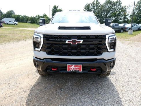 New 2026 Chevrolet Silverado 2500 ZR2 w/ LPO, Dark Essentials Package AWD/4WD image 9