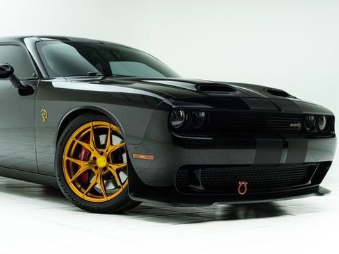 Used 2016 Dodge Challenger SRT Hellcat image 4