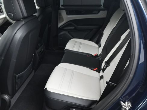 New 2025 Porsche Cayenne S AWD/4WD image 7