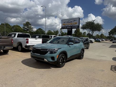 Used 2024 Kia Seltos EX FWD image 3