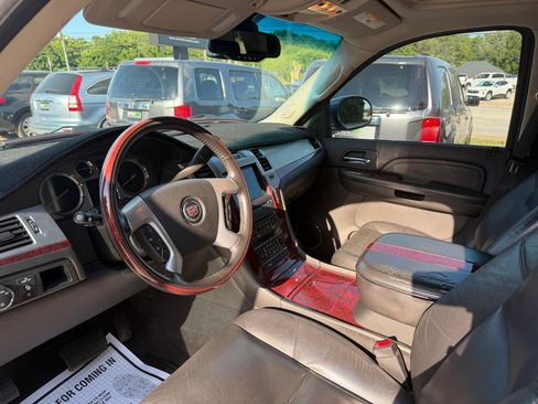 Used 2009 Cadillac Escalade AWD image 9