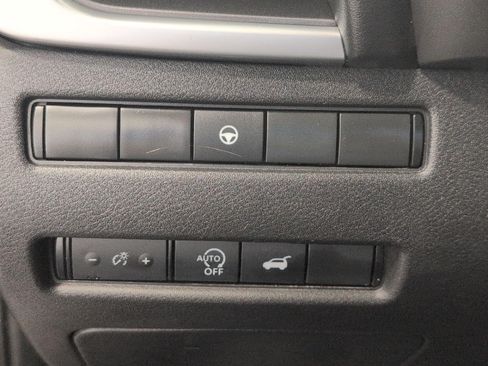 Used 2025 Nissan Rogue SV AWD/4WD image 10