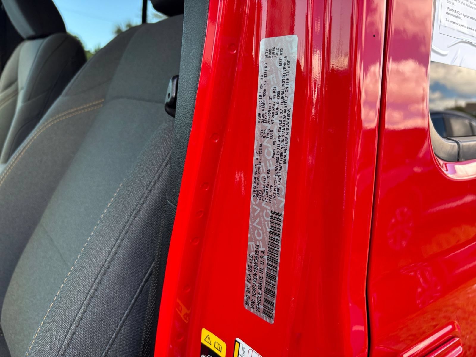Used 2025 Jeep Wrangler Unlimited Sahara AWD/4WD image 30