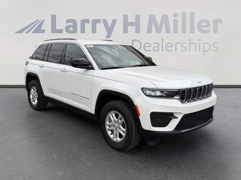 Used 2025 Jeep Grand Cherokee Laredo w/ Trailer Tow Package image 7