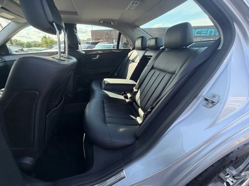 Used 2011 Mercedes-Benz E 550 4MATIC Sedan image 12