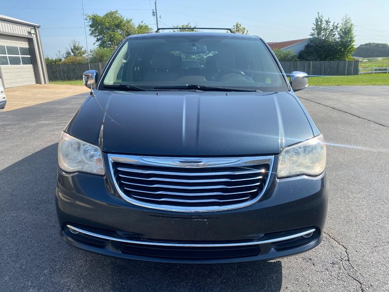 Used 2014 Chrysler Town & Country Touring-L w/ Driver Convenience Group FWD image 7