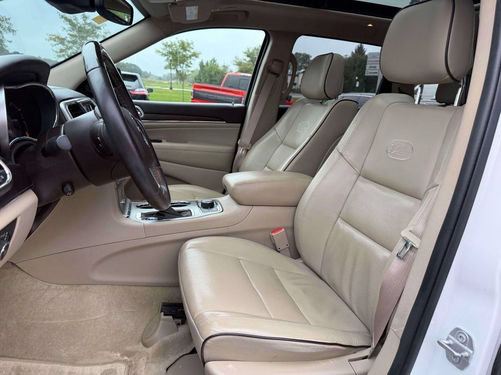 Used 2018 Jeep Grand Cherokee Overland AWD/4WD image 15