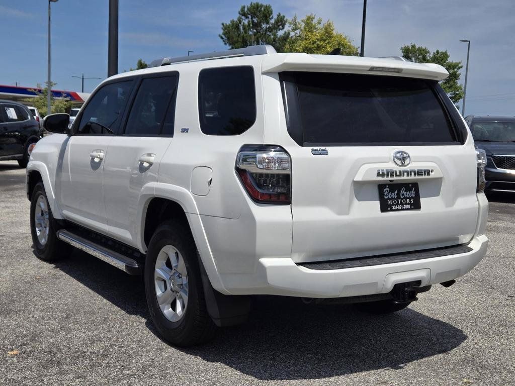 Used 2018 Toyota 4Runner SR5 AWD/4WD image 11