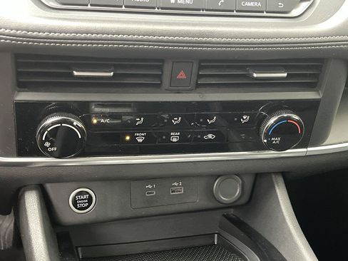 Used 2023 Nissan Rogue S AWD/4WD image 19