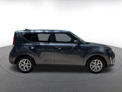 Used 2025 Kia Soul LX w/ LX Technology Package FWD image 16
