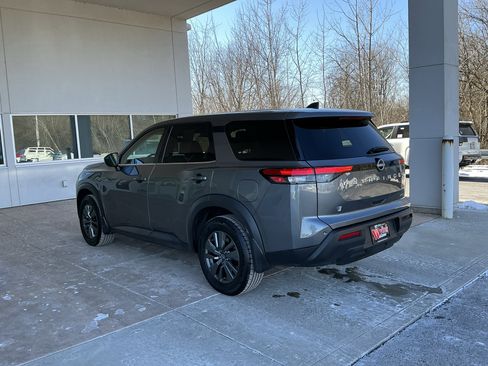 Used 2024 Nissan Pathfinder S image 20