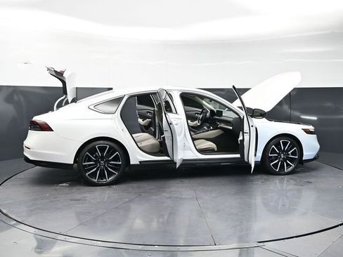 Used 2024 Honda Accord Touring image 39