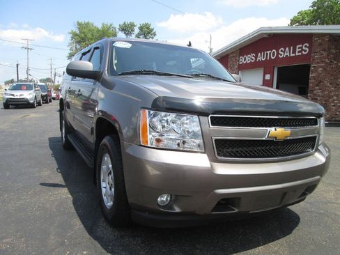 Used 2012 Chevrolet Suburban LT AWD/4WD image 6