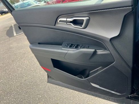 Certified 2025 Kia Sportage LX image 19