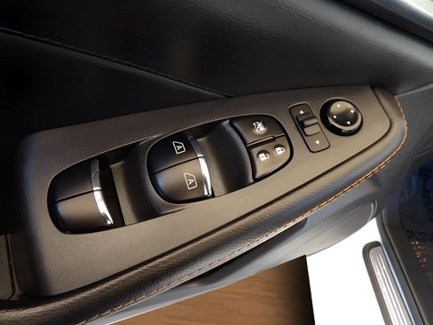 Used 2023 Nissan Maxima SR w/ Sport Mat Group image 11